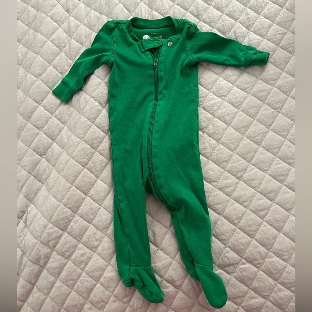 Primary 0-3 zip footie in grass